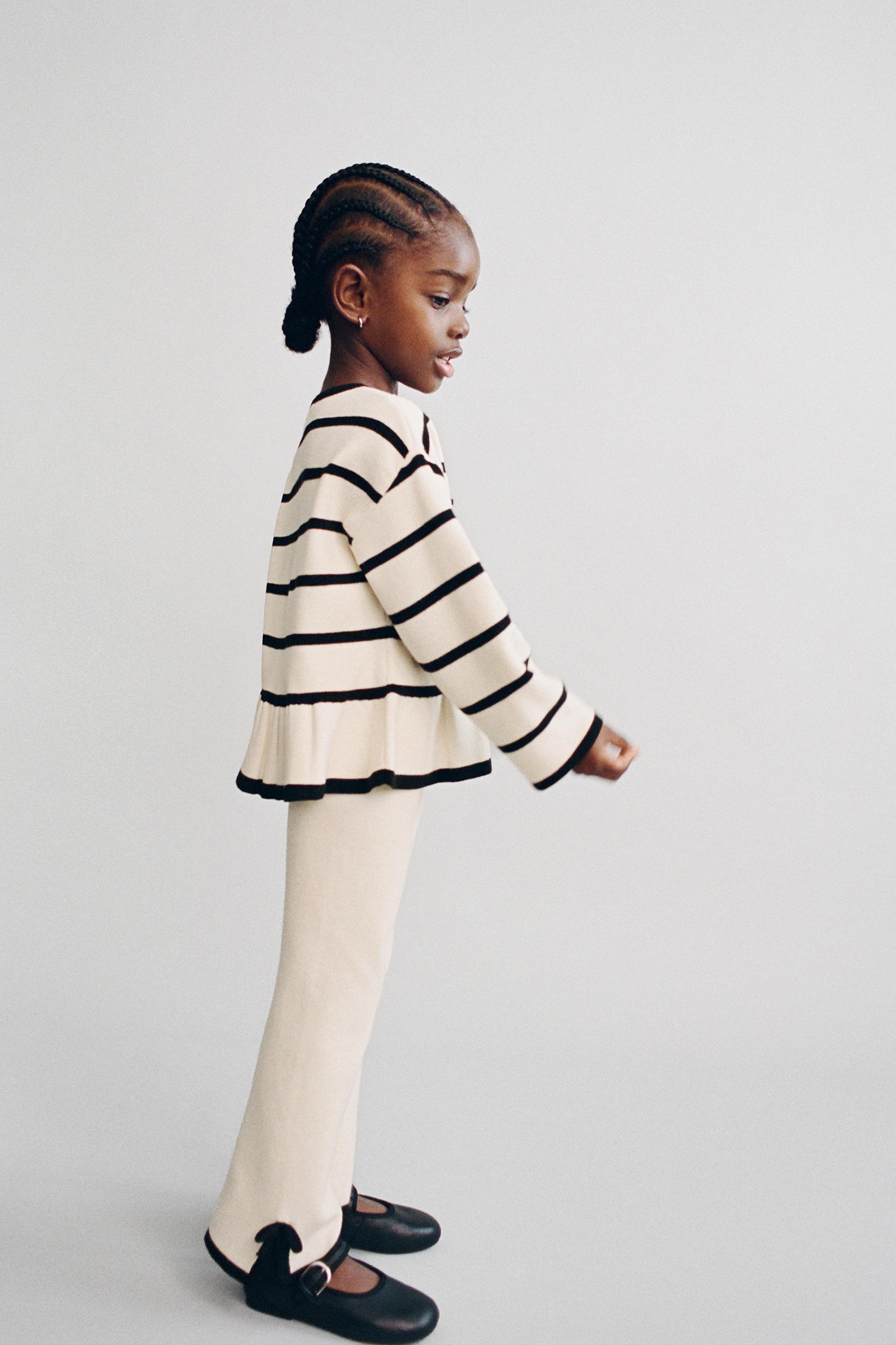 PULL EN MAILLE À RAYURES ET NŒUDS